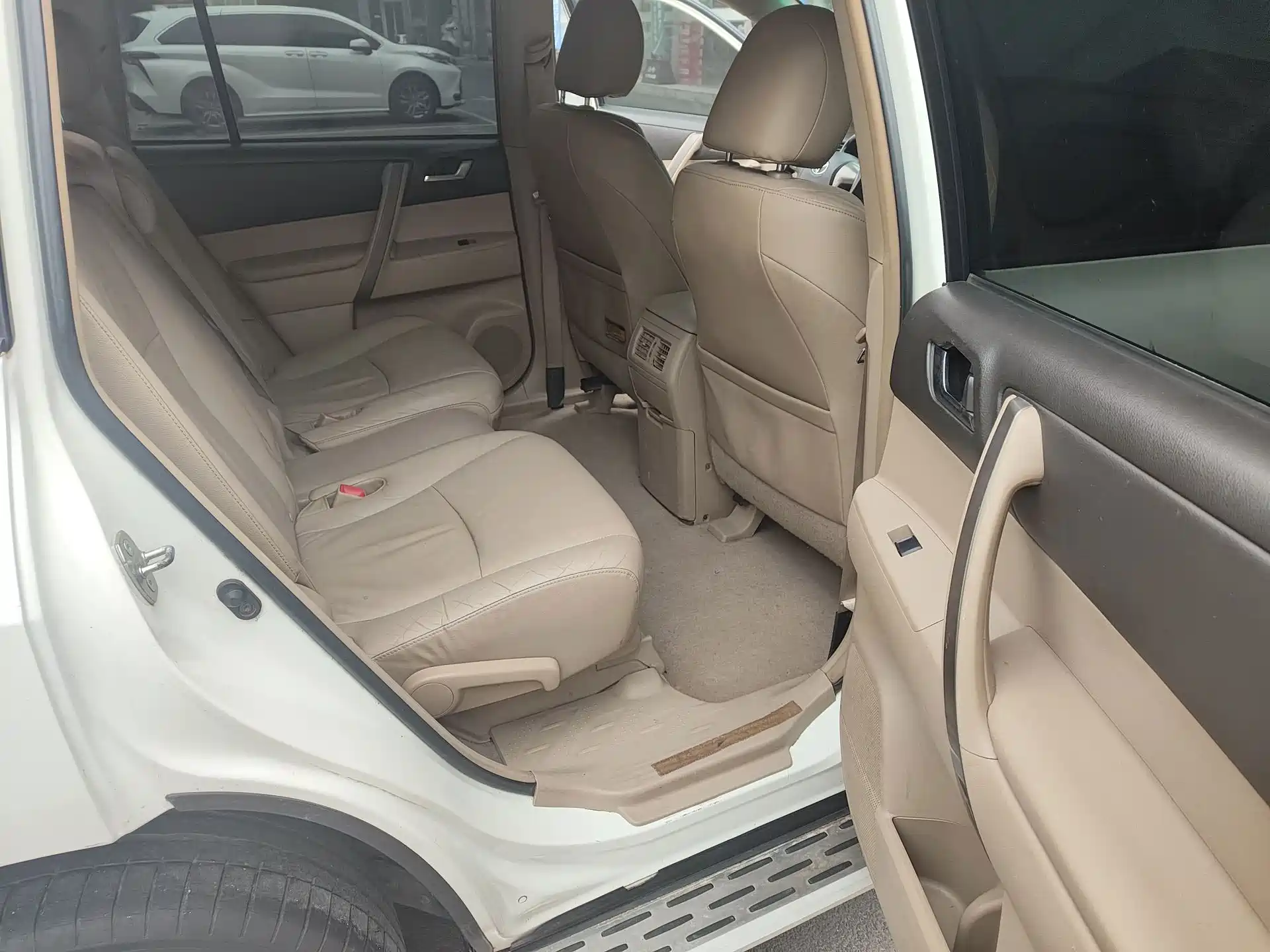 Photo 10 - Toyota Highlander