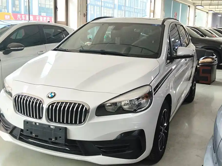 صورة 1 - BMW 2 Series Touring