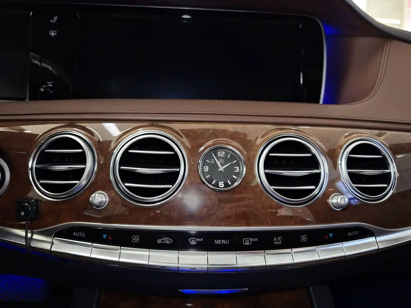 Фото 18 - Mercedes-Benz S-Class