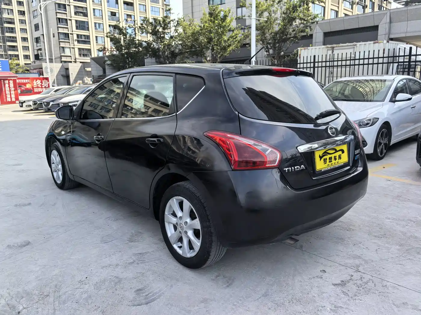 Фото 4 - Nissan Tiida