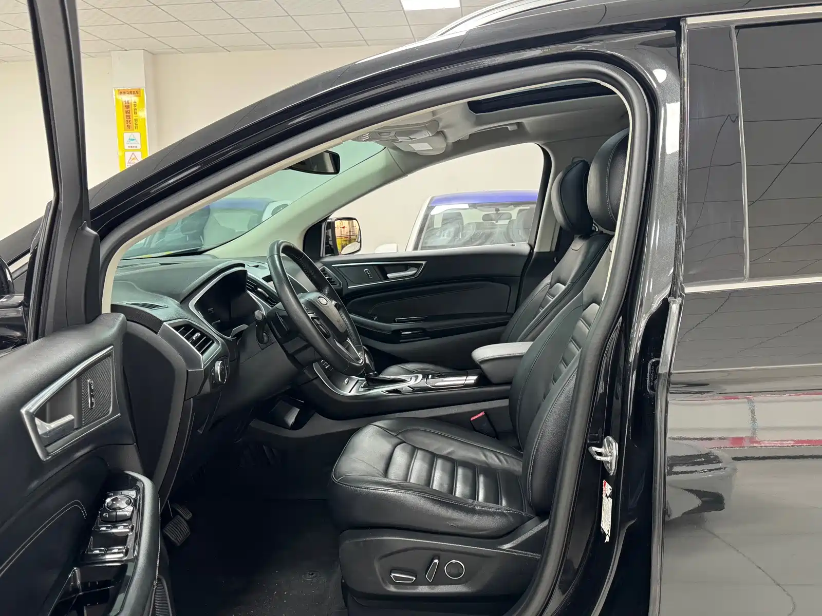 Photo 4 - Ford Edge
