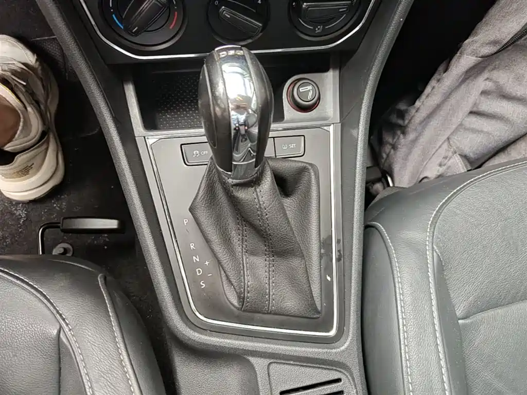 Volkswagen Lavida 2015 230TSI DSG Comfort Edition фото 14