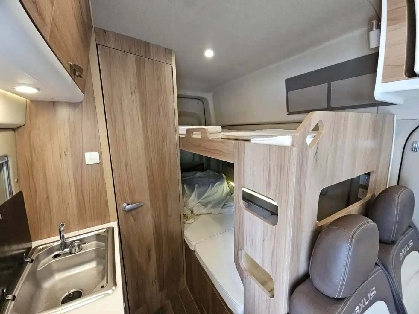 SAIC Maxus MAXUS V90 RV 2021 2021 2.0T Travel Home V90 Self-Contained Class B RV Luxury Longitudinal Bed