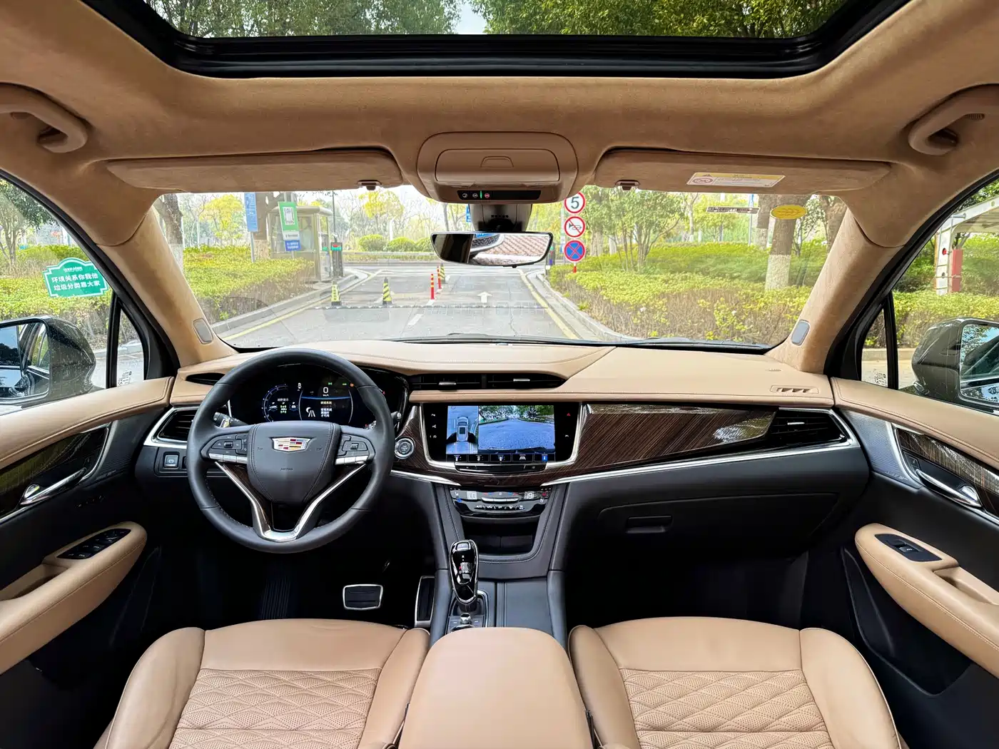 CADILLAC XT6