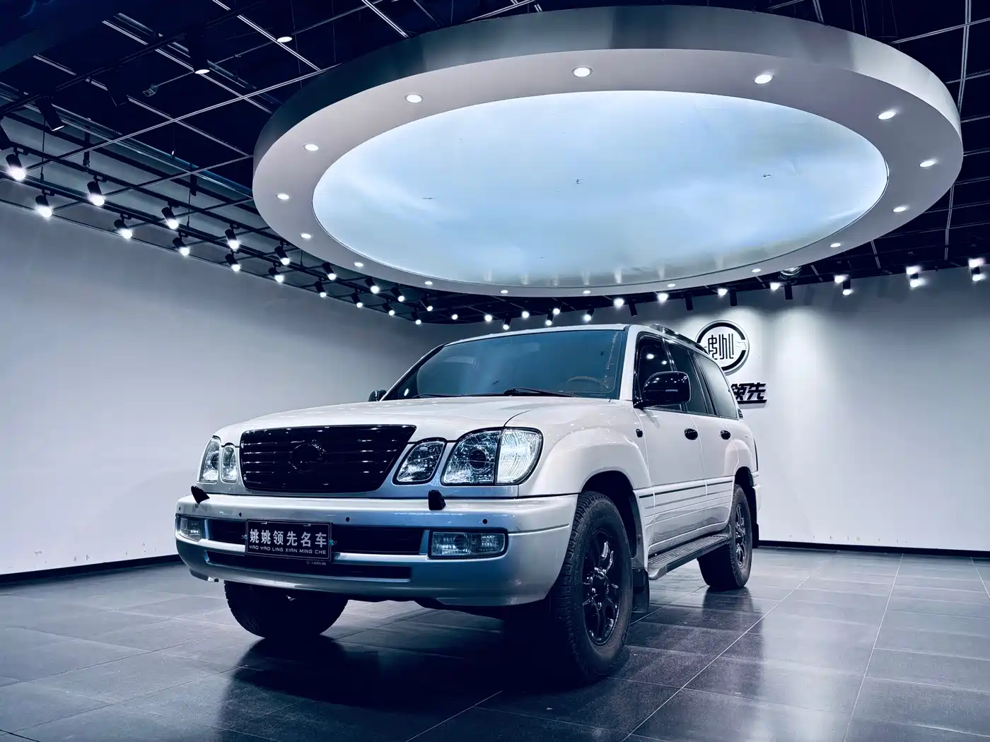 Фото 1 - Lexus LX