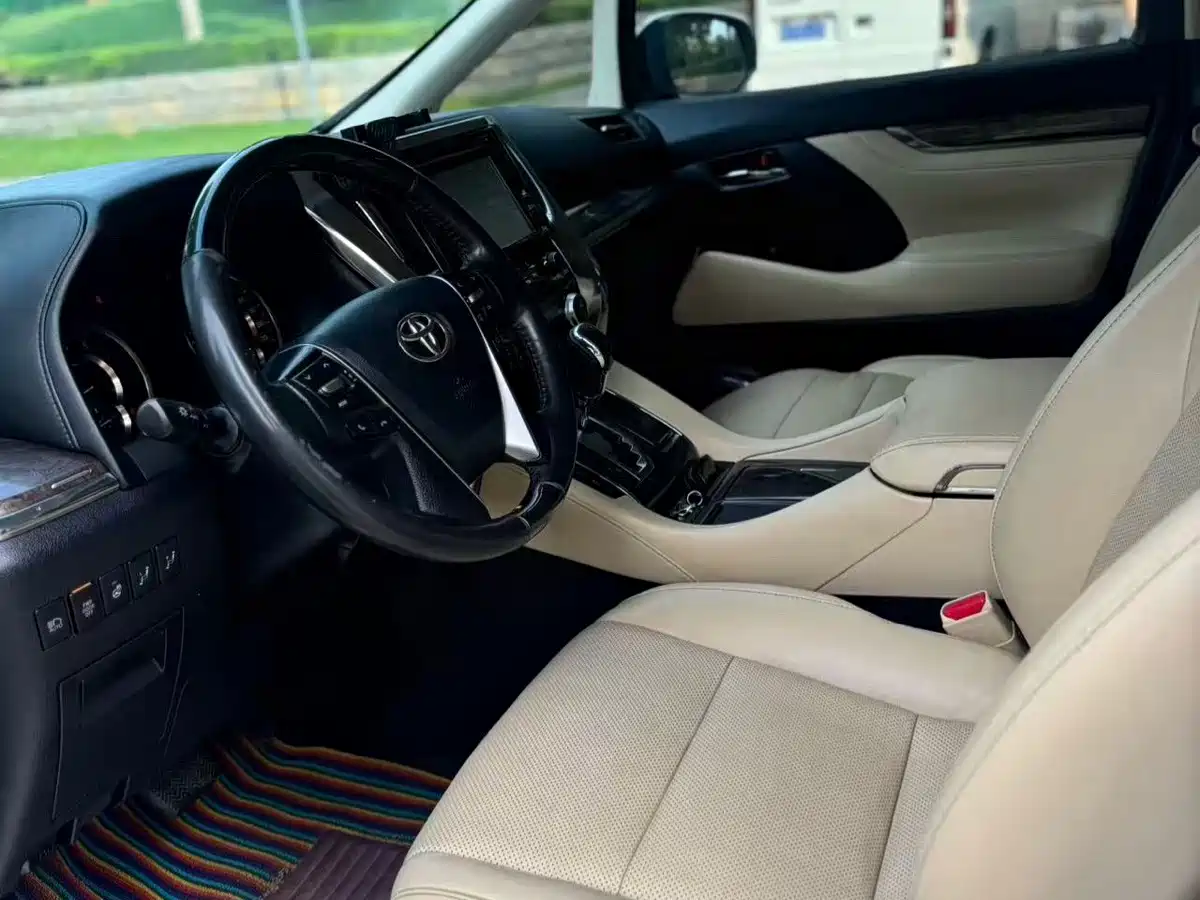 Photo 4 - Toyota Alphard