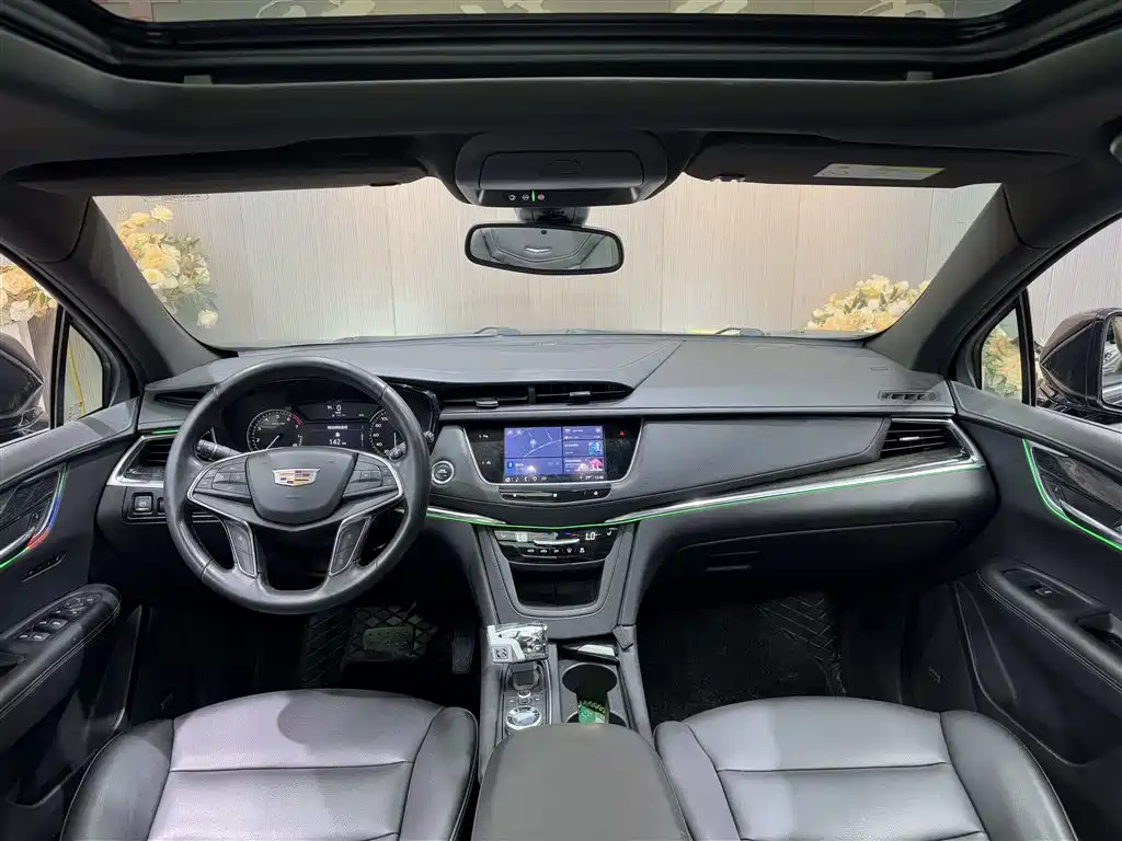 Фото 6 - Cadillac XT5