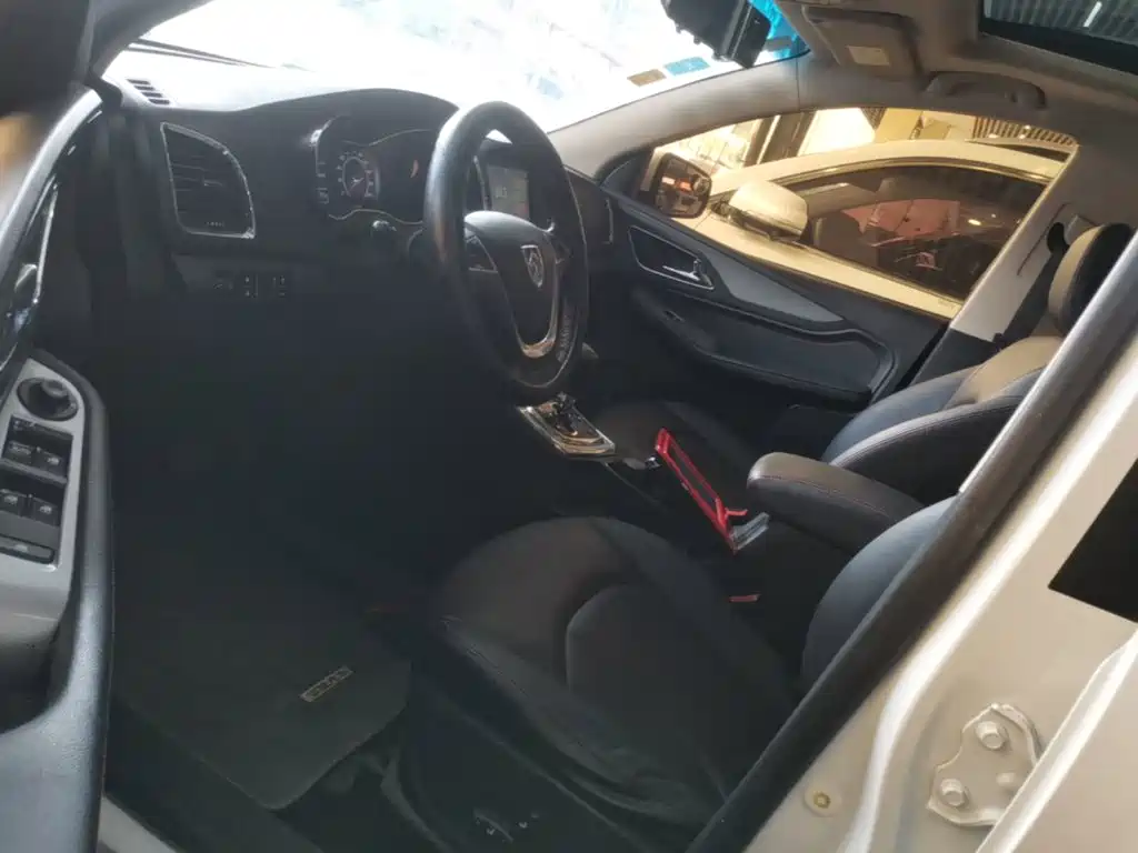 Baojun 560 2017 2016 1.8L iAMT Luxury