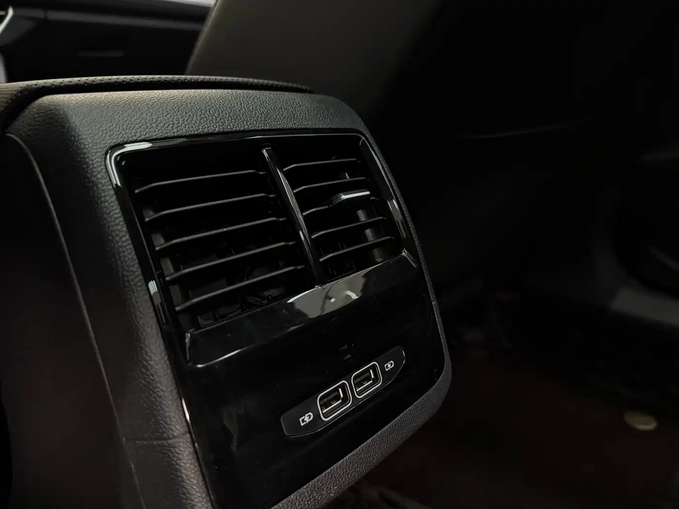 Volkswagen Sagitar 2023 280TSI DSG Surpass Plus Edition фото 20