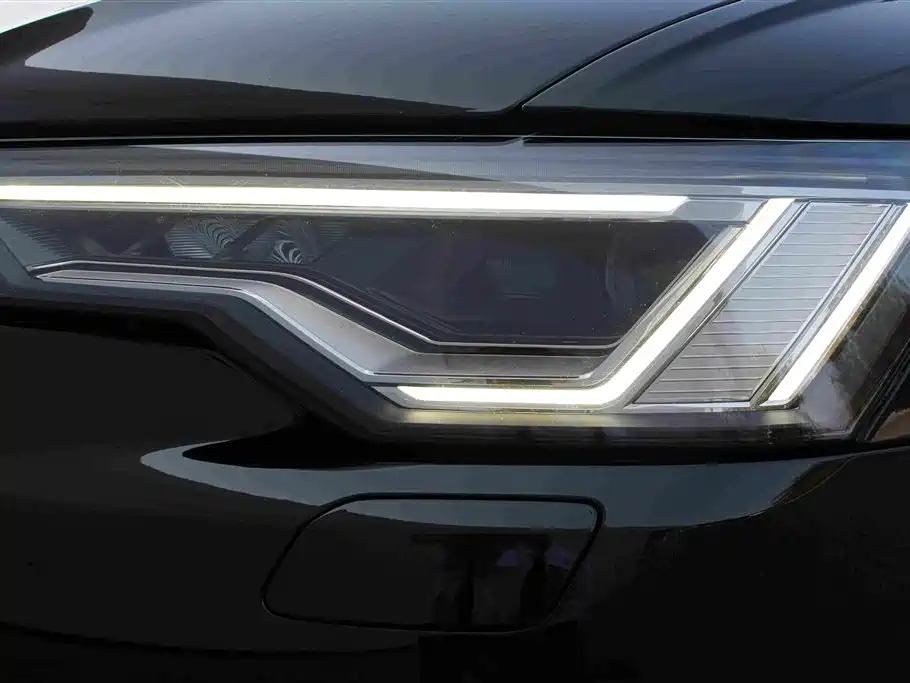 Фото 11 - Audi A6L