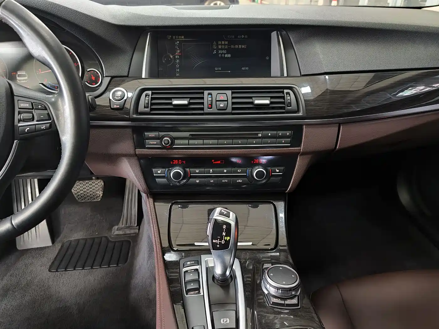 BMW 5 Series 2014 525Li Luxury Design Package фото 10