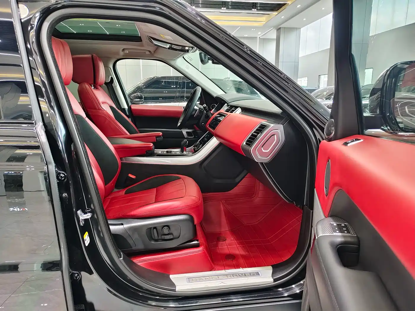 Land Rover Range Rover Sport 2021 3.0 L6 Gloss Black Edition фото 24