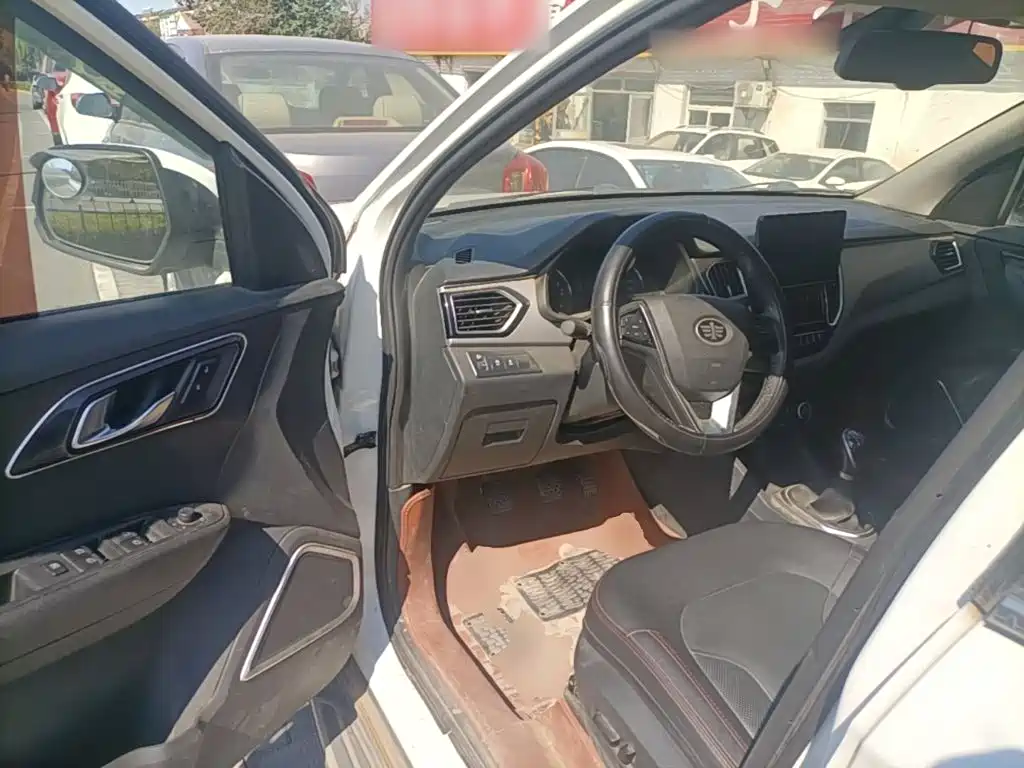 FAW Senya R7 2016 2016 1.6L Manual Premium