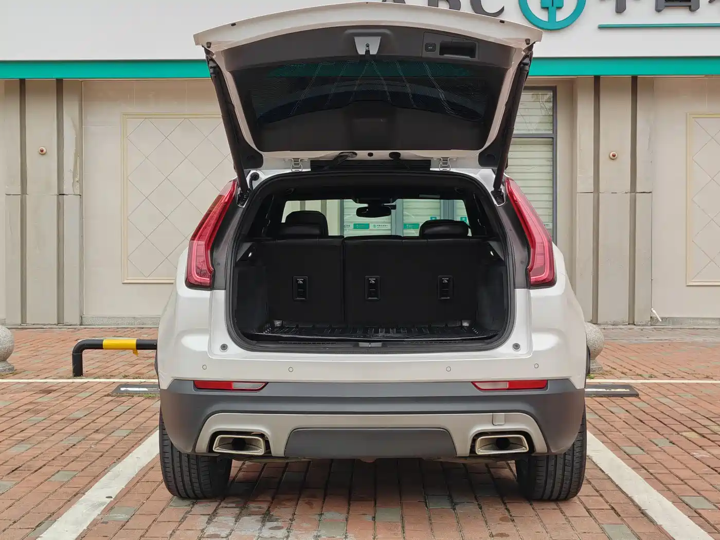 CADILLAC XT4