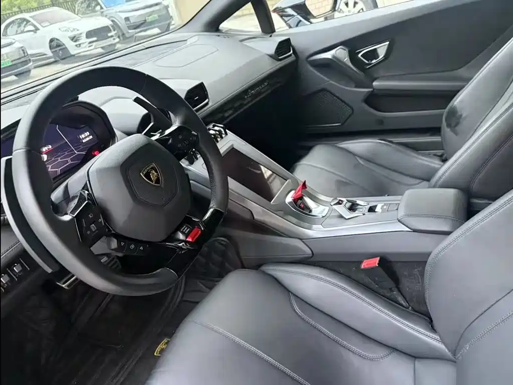 LAMBORGHINI HURACÁN