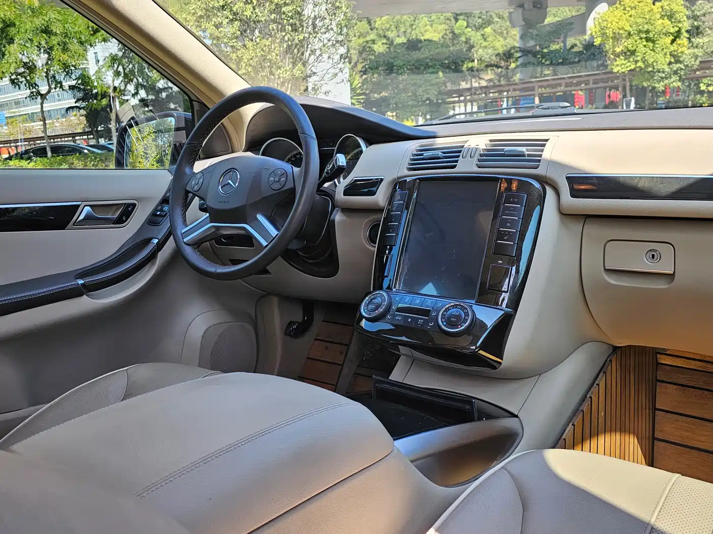Mercedes-Benz R-Class 2015 R 320 4MATIC Luxury фото 6