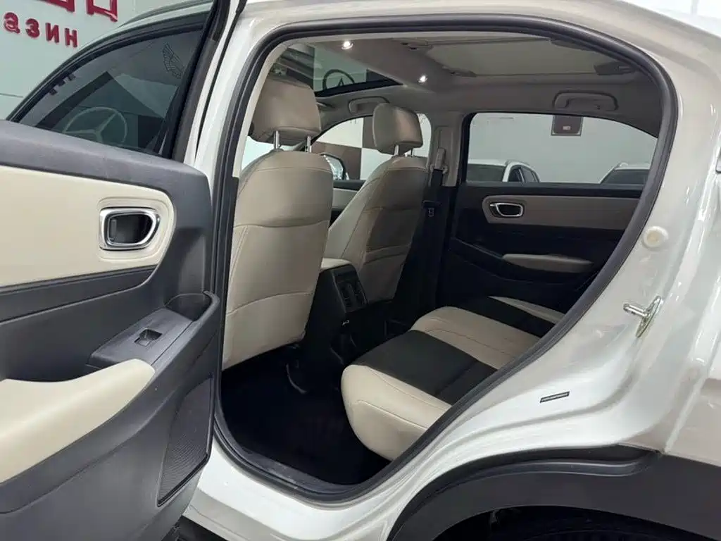 Фото 8 - Honda Vezel