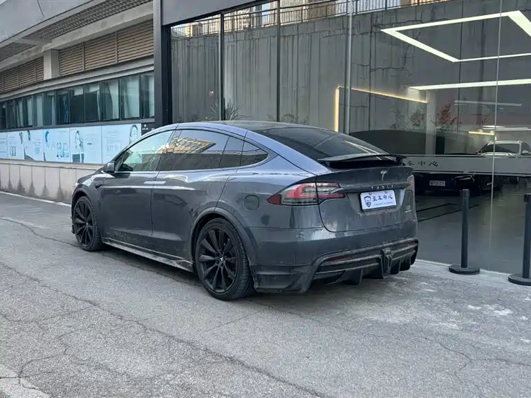 TESLA MODEL X