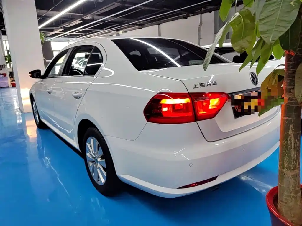 Volkswagen Lavida 2013 Facelift Classic 1.6L Automatic Comfort фото 5