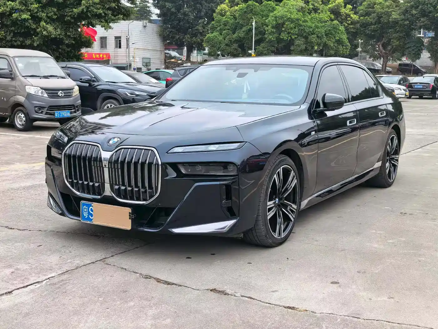BMW 7 Series 2023 Model 740Li Leading Luxury Package фото 2