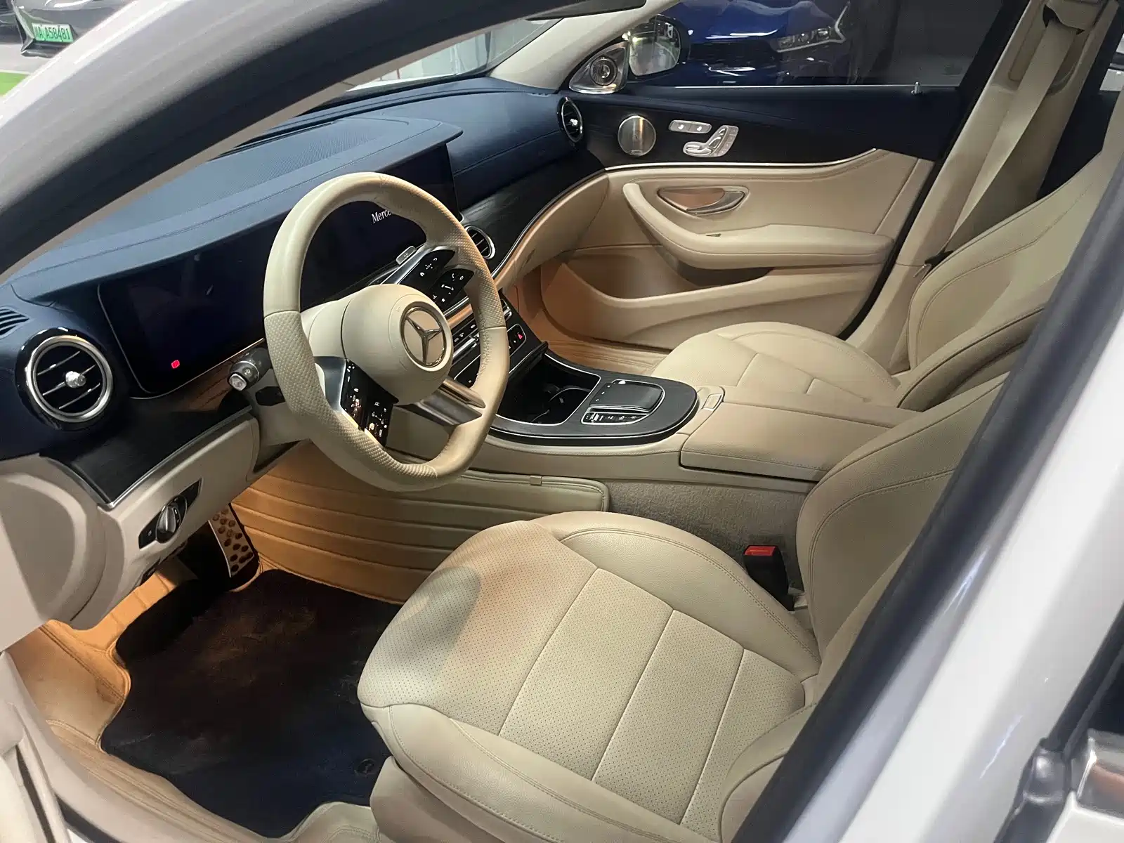 صورة 4 - Mercedes-Benz E-Class