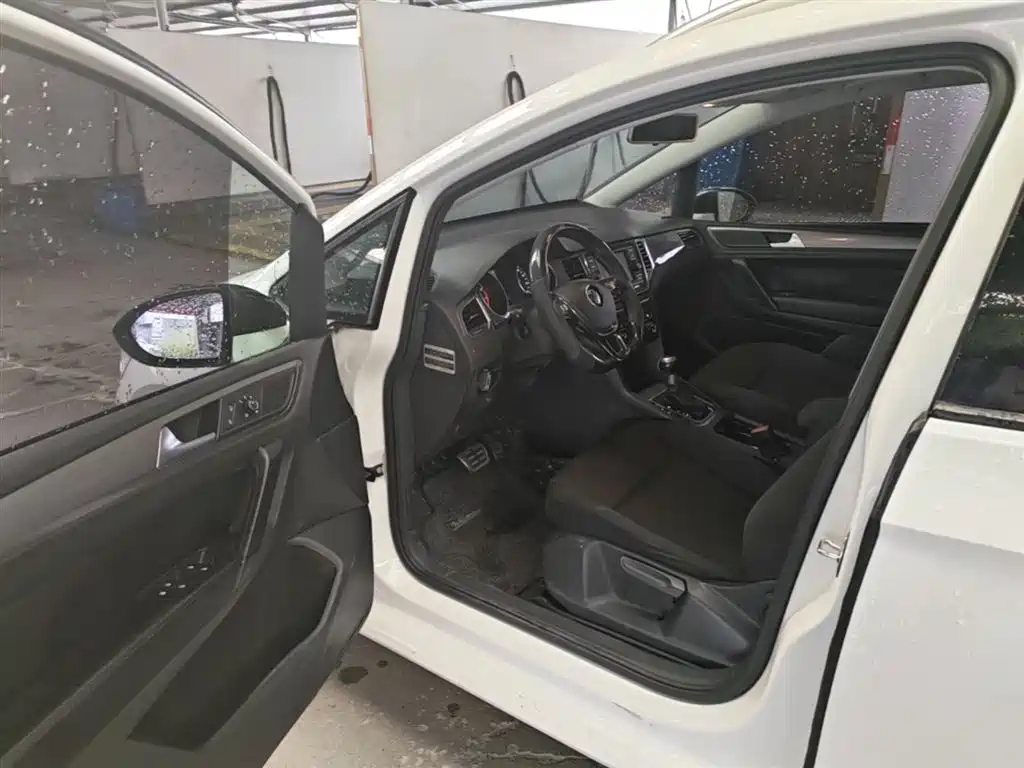 Volkswagen Golf Sportsvan 2016 1.6L Automatic Comfort фото 16