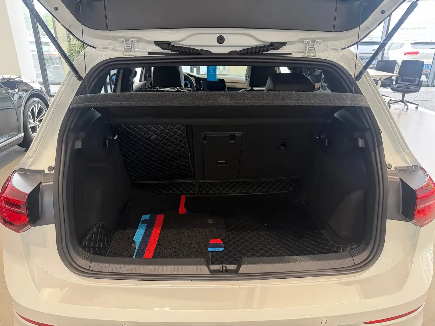 Volkswagen Golf 2023 Facelift 280TSI DSG R-Line Lite фото 13