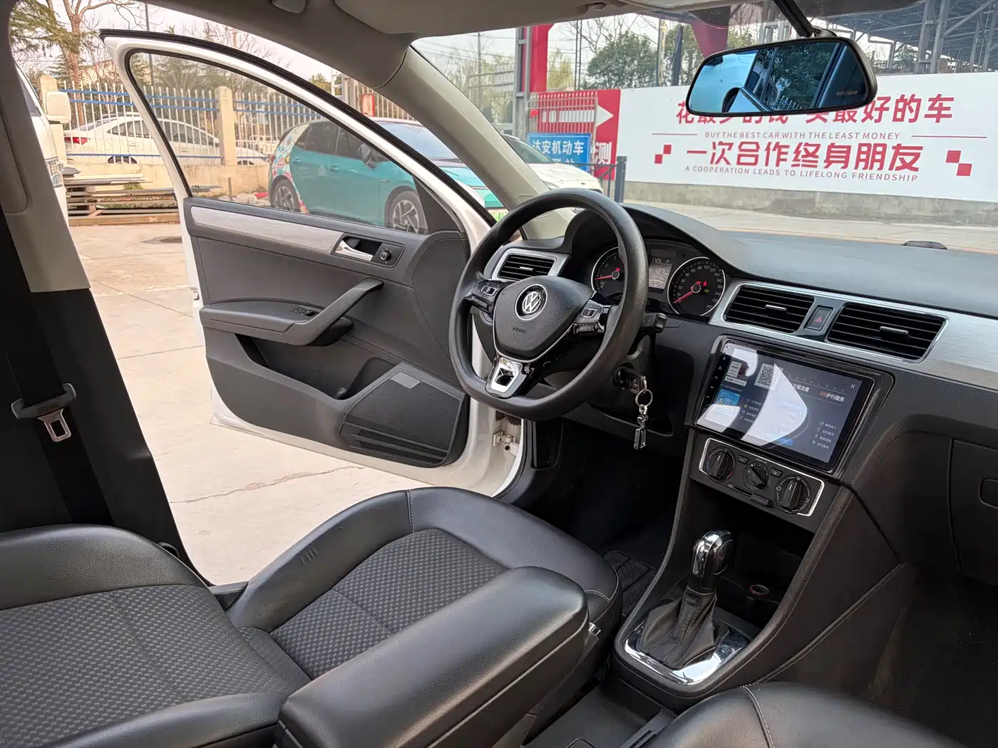 Volkswagen Santana 2015 Gran Santana 1.6L Automatic Luxury фото 10
