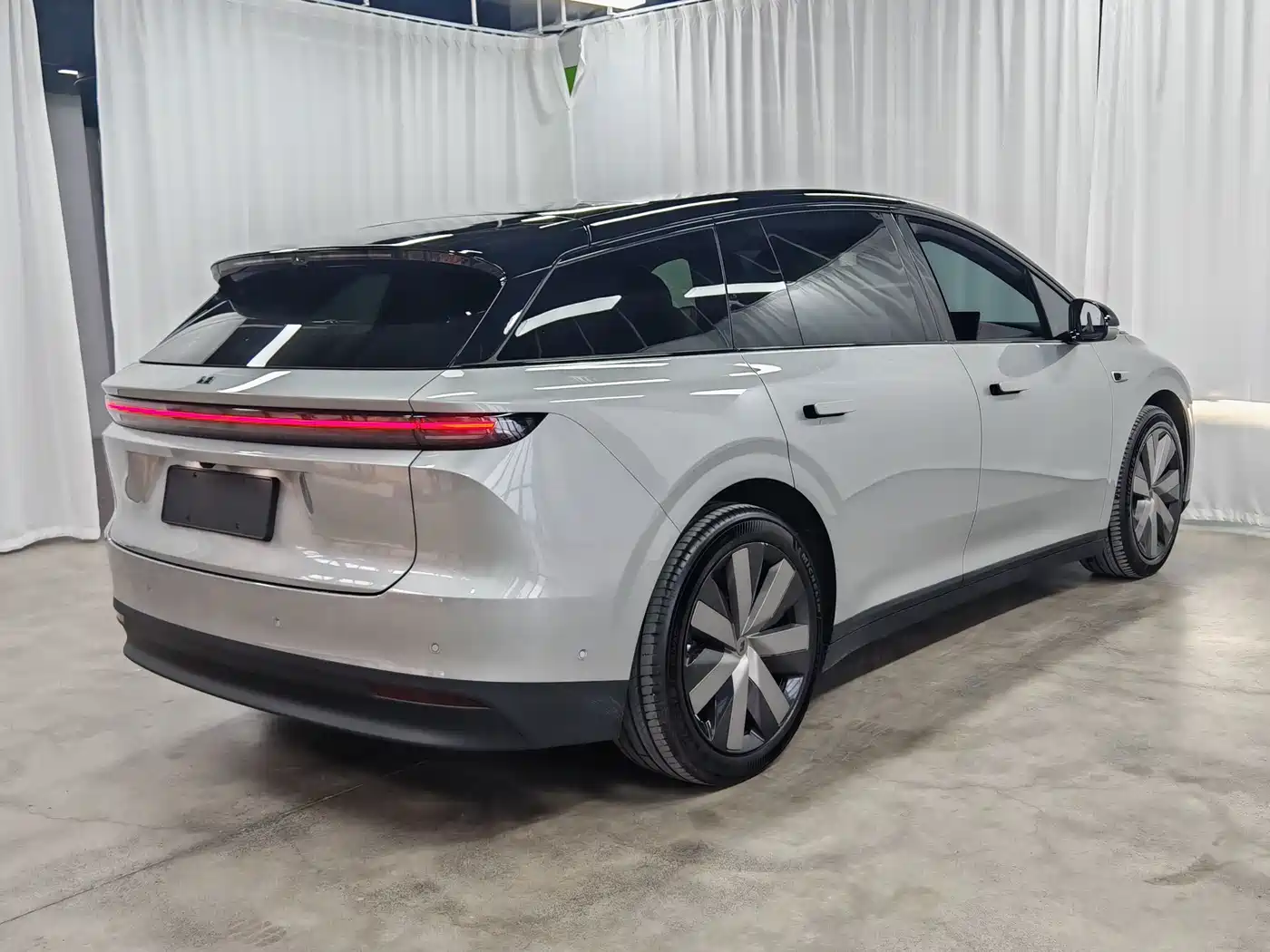 Li Auto i6 2026 2025 4WD Base Model