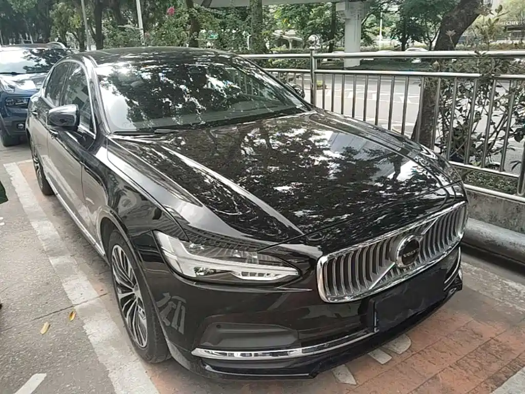 Volvo S90 2025 2024 B5 Momentum Luxury Edition