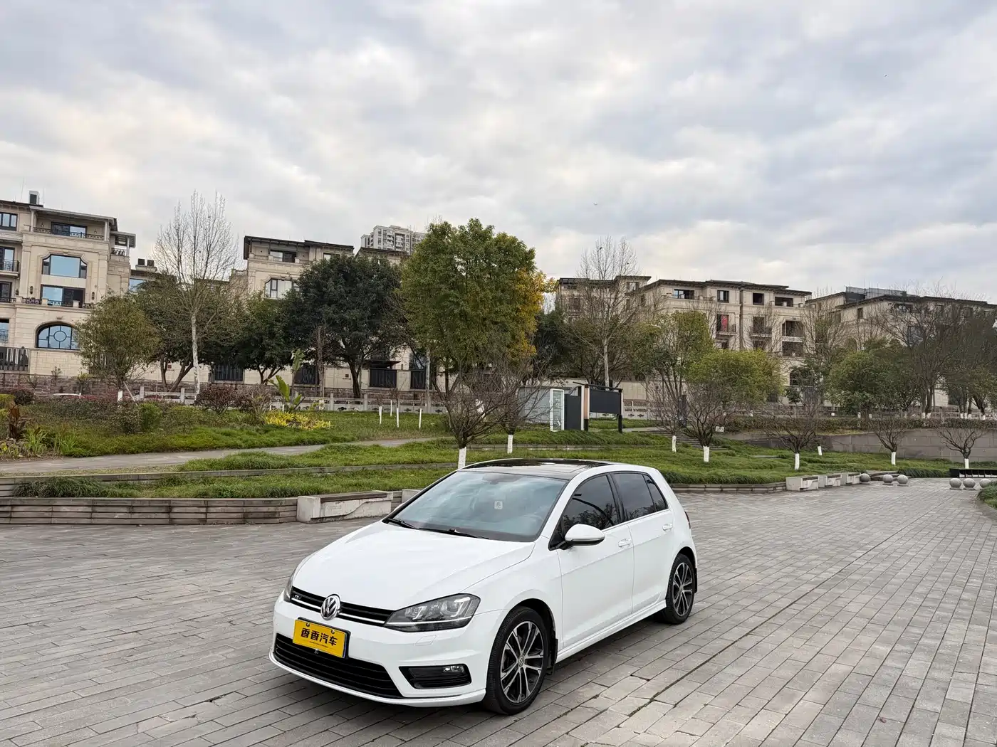 Volkswagen Golf 2017 280TSI Auto R-Line Millionth Anniversary Edition фото 2