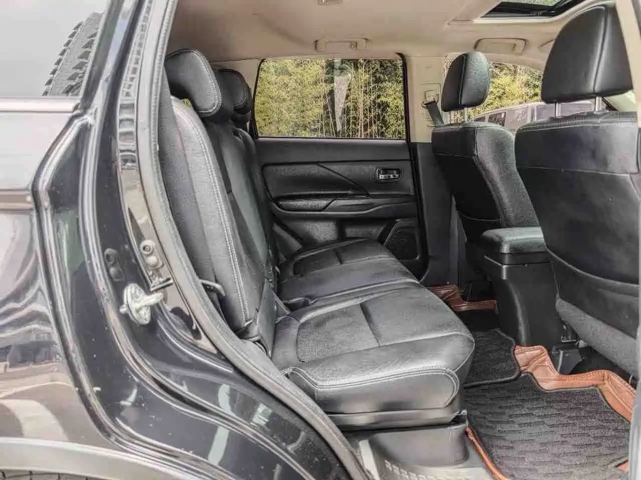Mitsubishi Outlander (Import) 2015 2014 2.4L 4WD Luxury Value Edition 7-seater