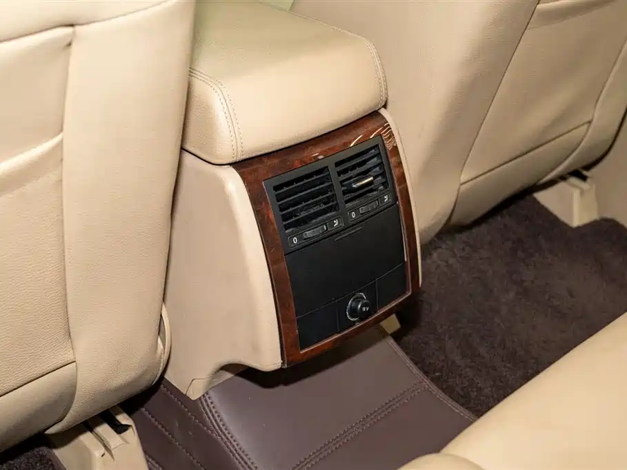 Volkswagen Touareg 2010 3.6 Limited Luxury Edition фото 18