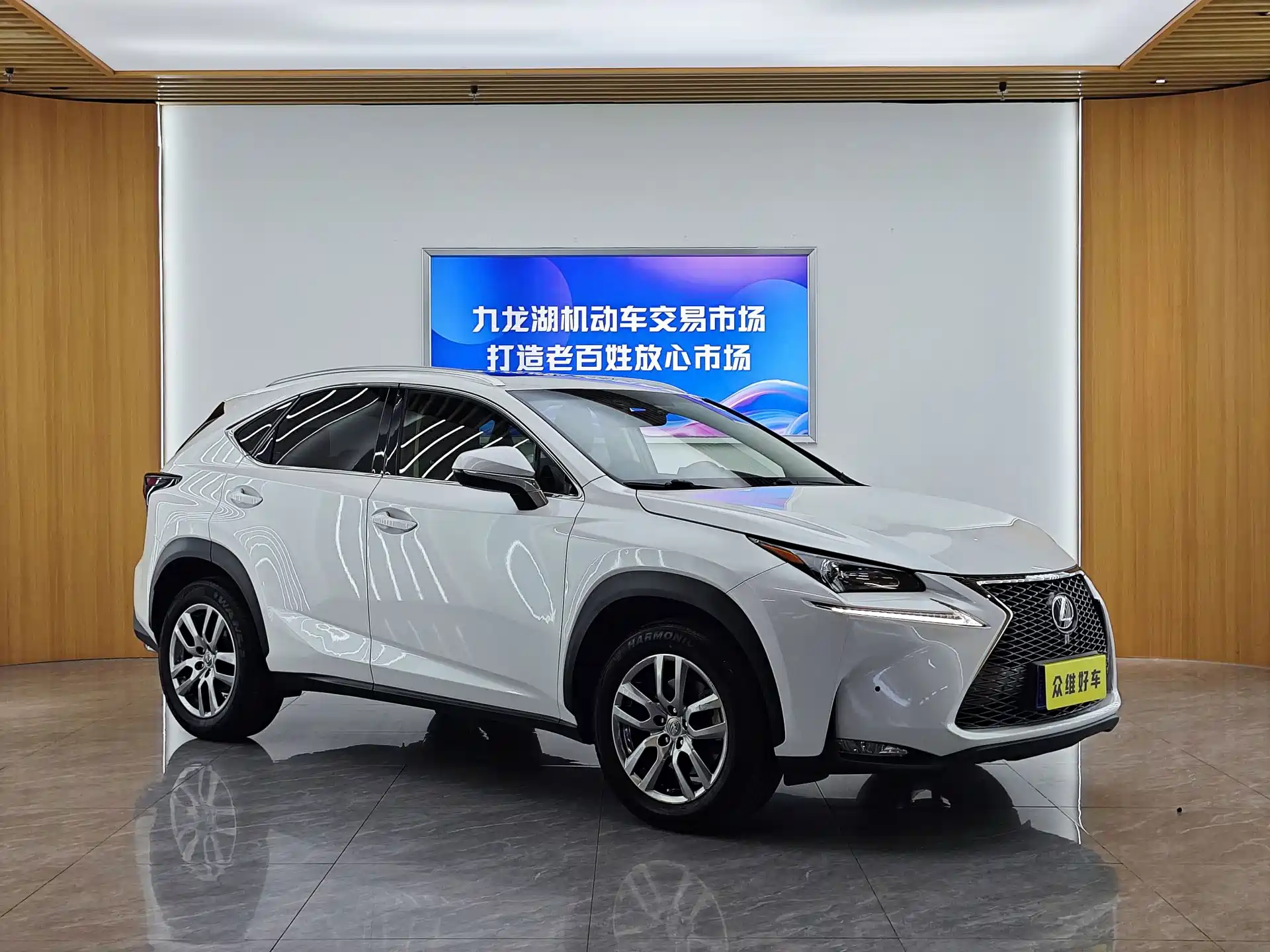 Фото 3 - Lexus NX