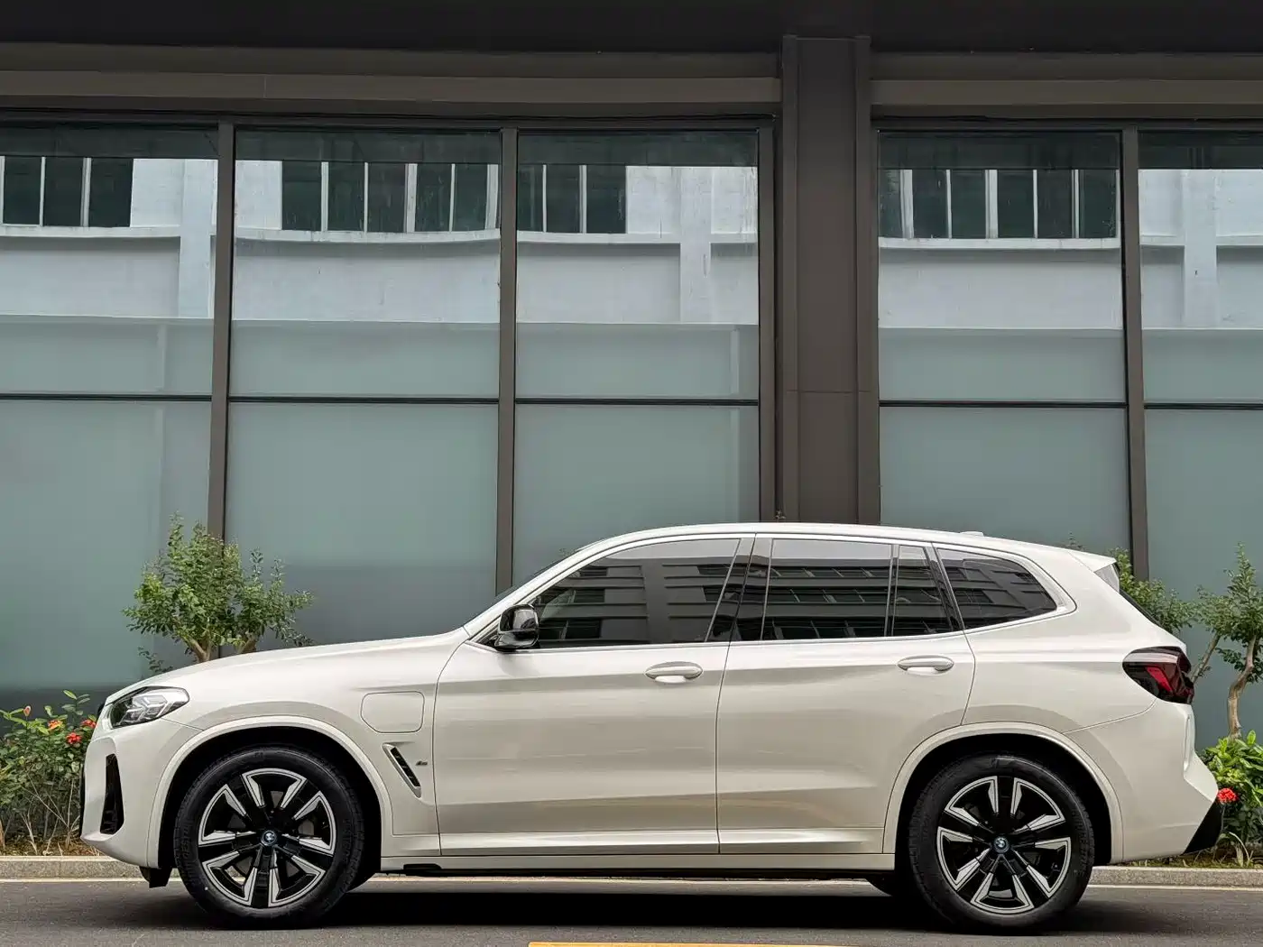 BMW iX3 2023 Leading Type фото 3