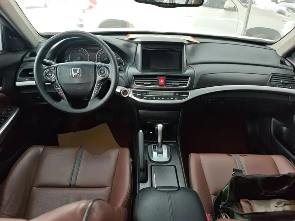Photo 10 - Honda Crosstour