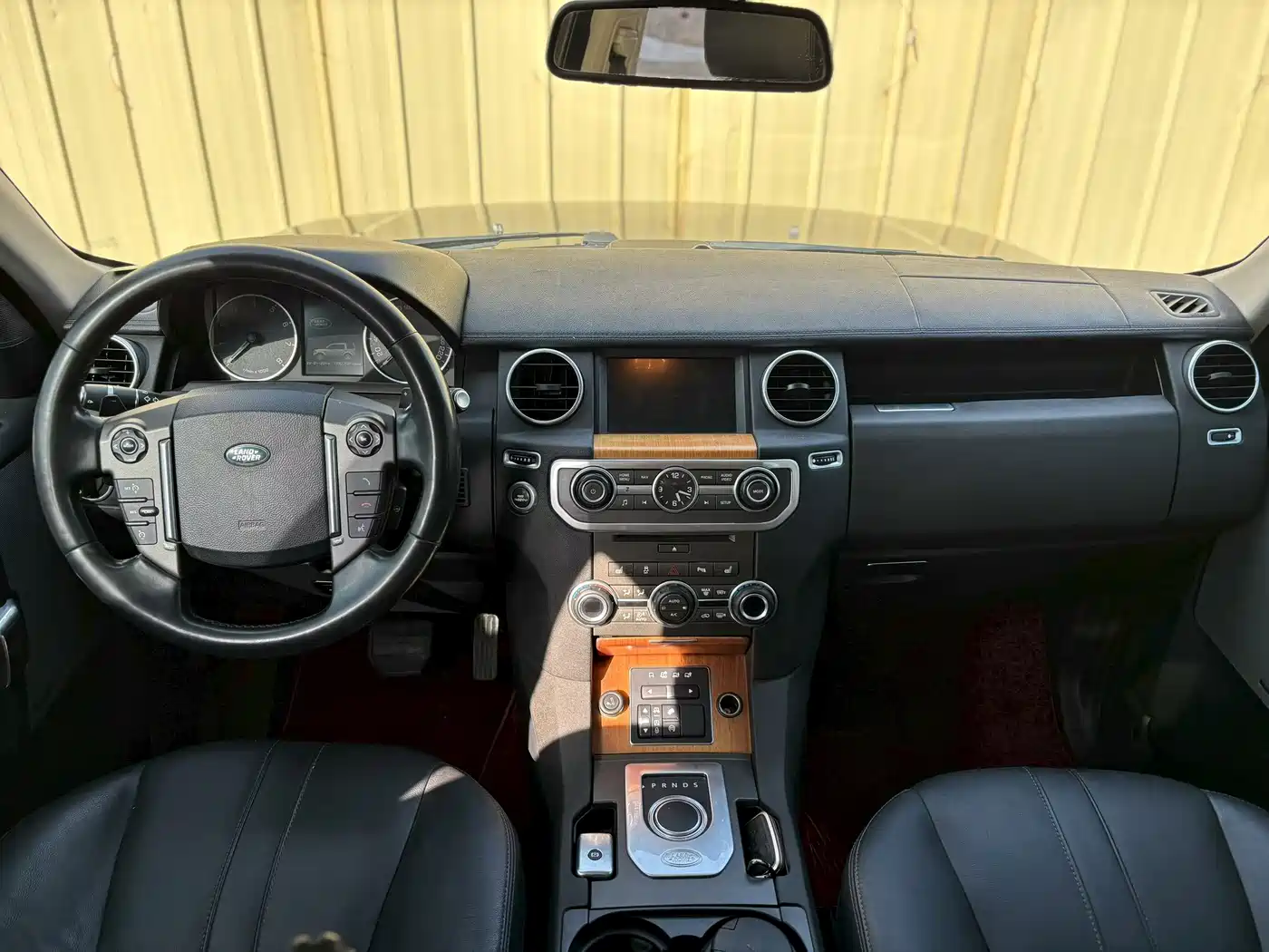 Land Rover Discovery 2015 3.0 SC V6 SE фото 5