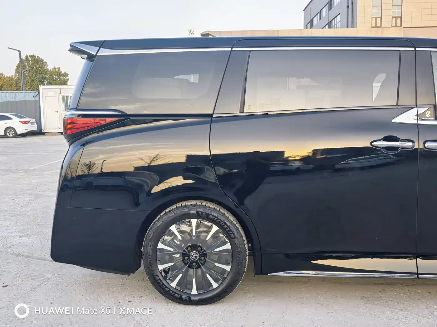Toyota Alphard 2024 Hybrid 2.5L Ultimate Enjoyment Edition фото 6