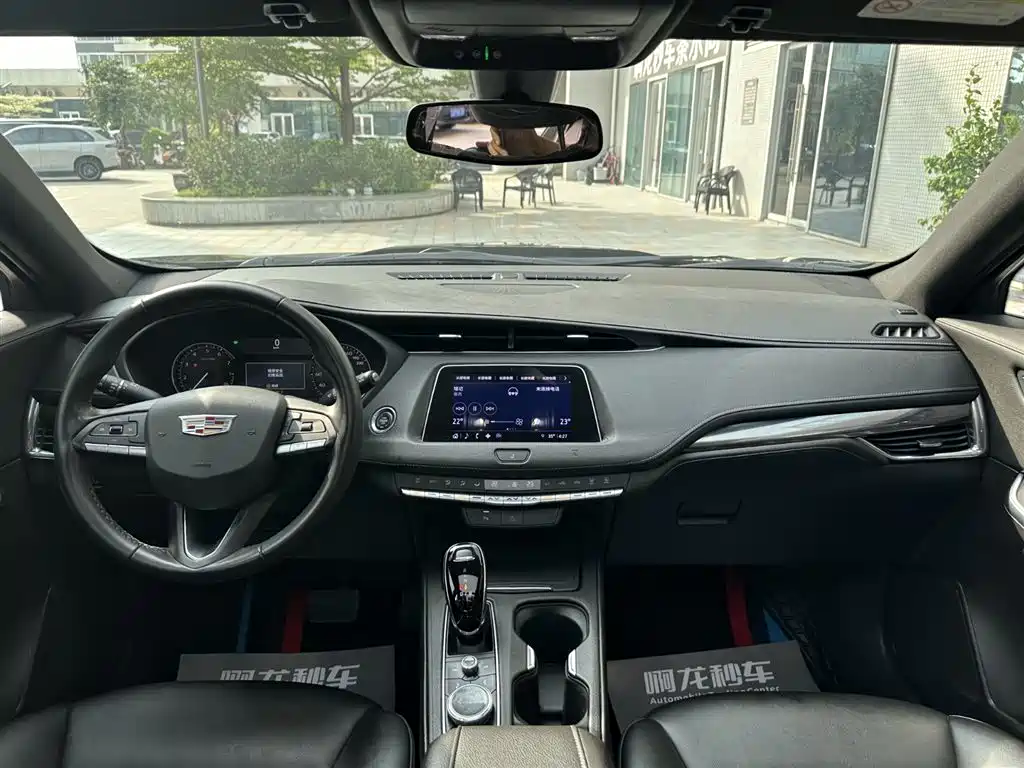CADILLAC XT4