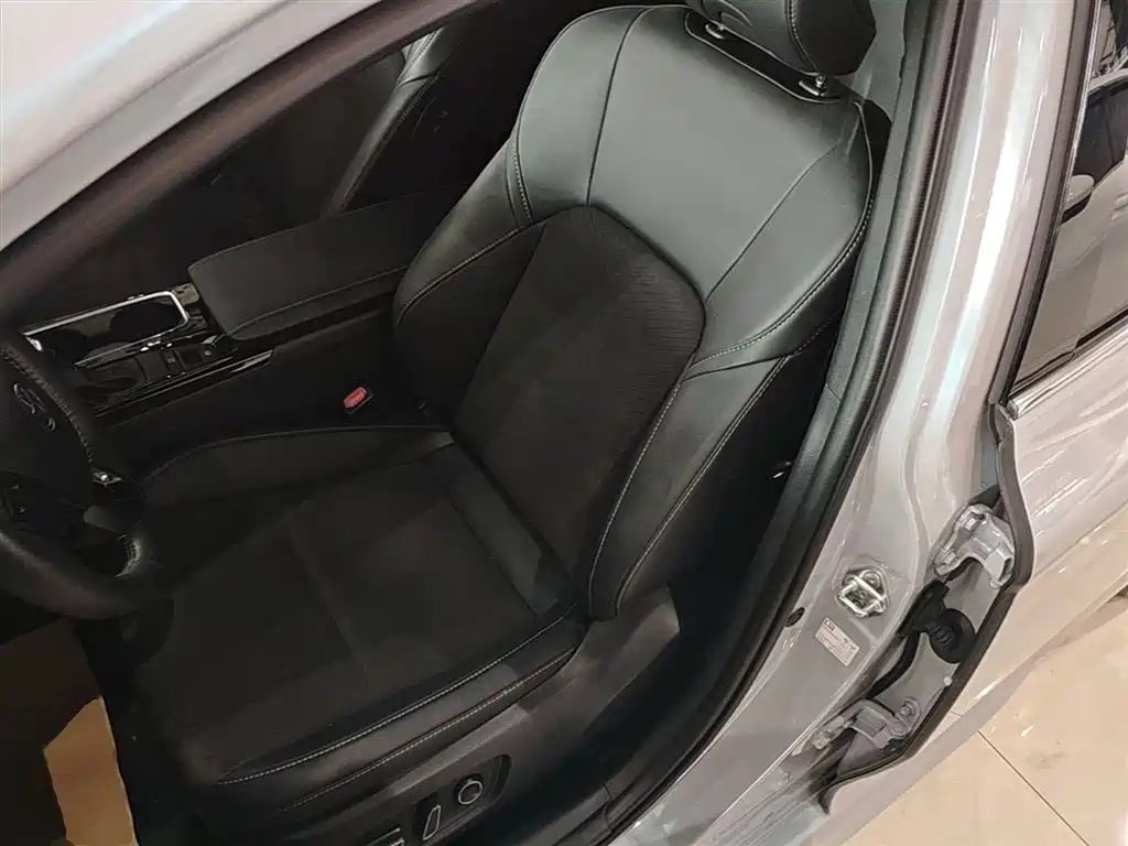 Toyota Camry 2024 2.0S Sport Edition фото 15
