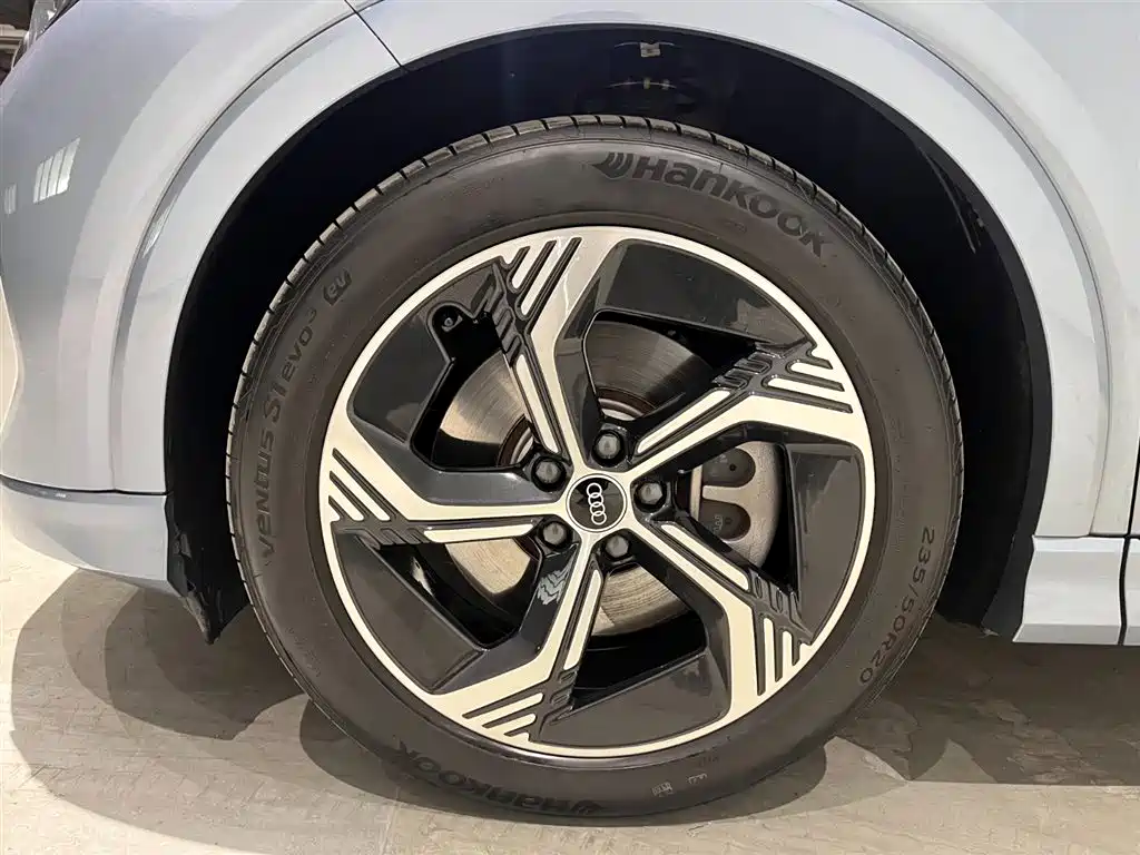 Audi Q4 e-tron 2024 40 e-tron Creation Edition фото 12