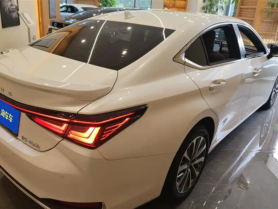 Lexus ES 2025 200 Ultimate Edition фото 3