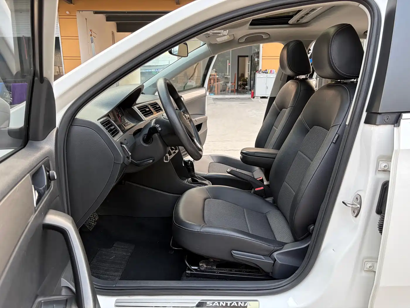 Volkswagen Santana 2015 Gran Santana 1.6L Automatic Luxury фото 5