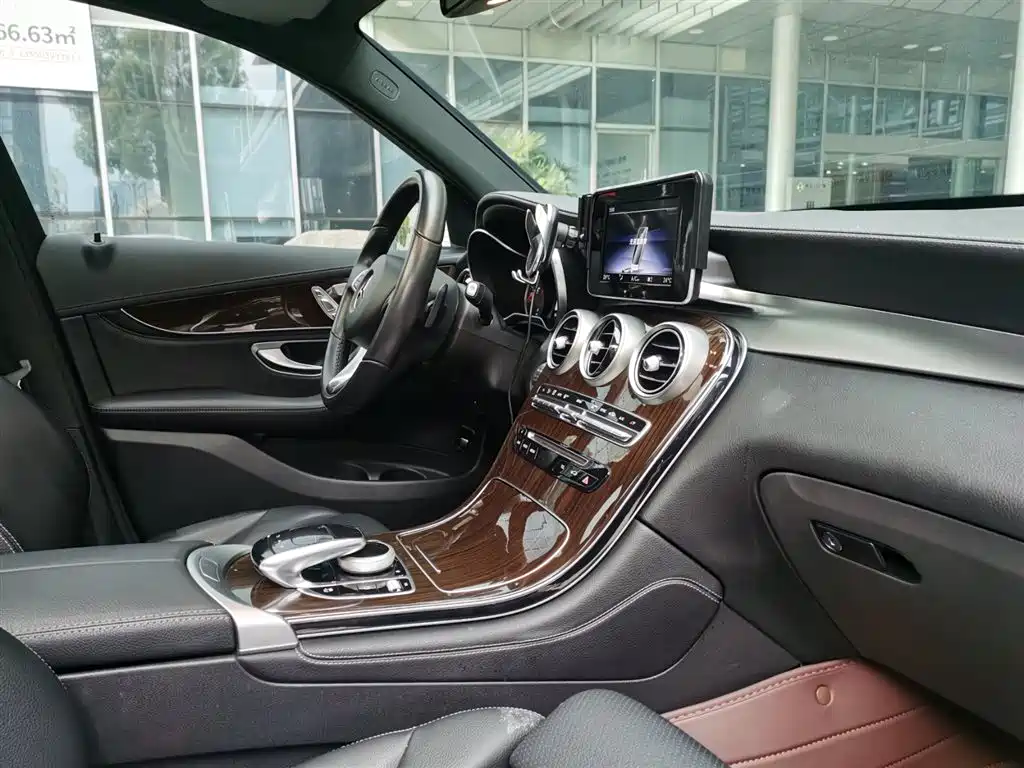 Mercedes-Benz GLC 2019 GLC 260 L 4MATIC Dynamic фото 16