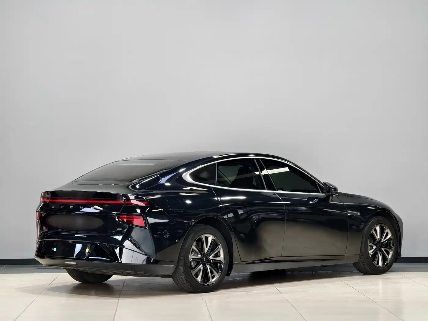 Фото 3 - XPeng P7