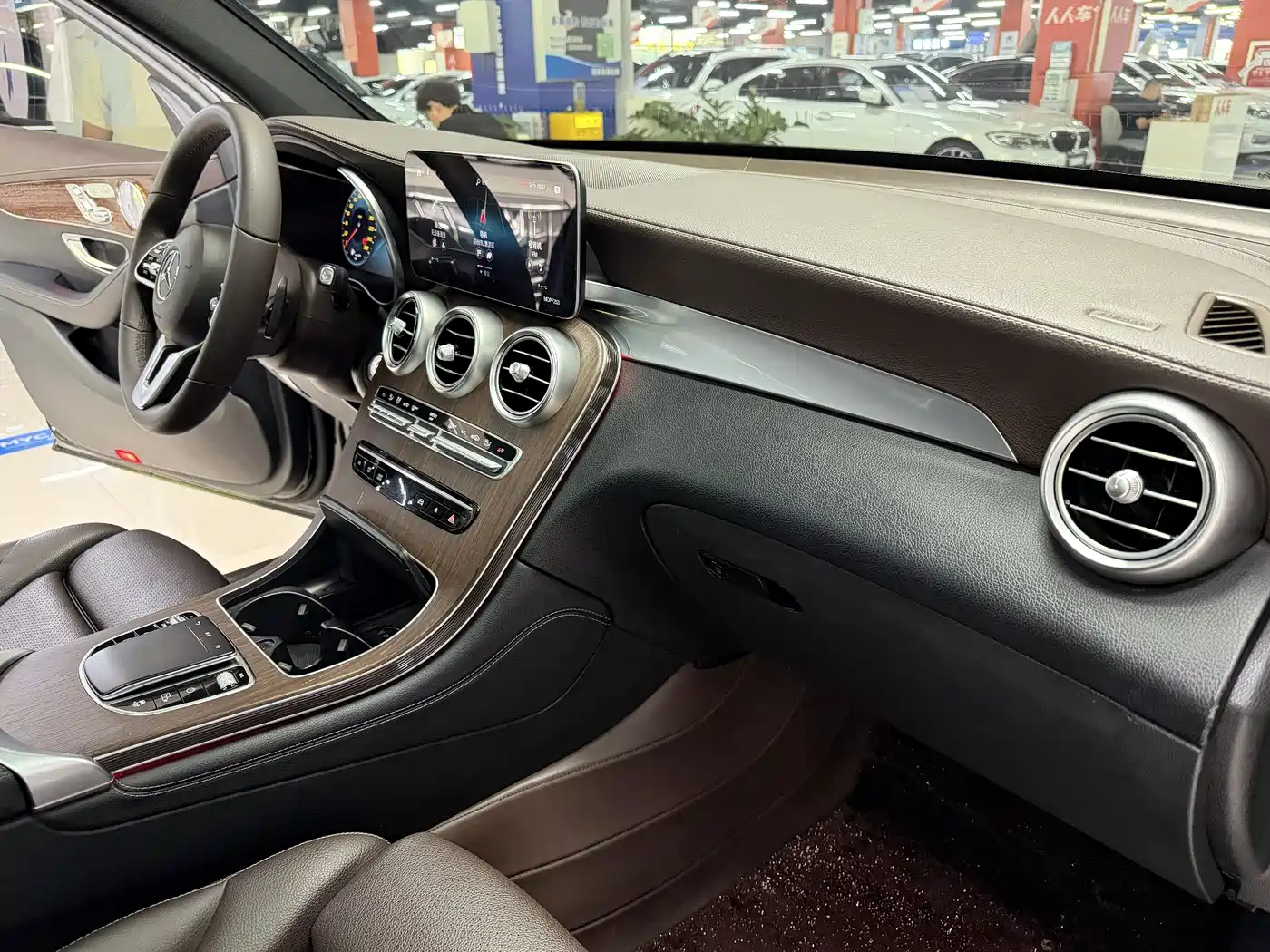 Mercedes-Benz GLC 2020 Facelift GLC 300 L 4MATIC Dynamic фото 8