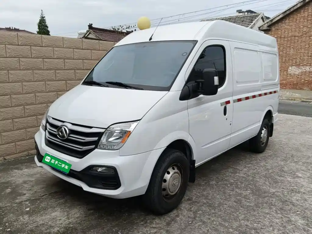 Maxus Xintu V80 2025 2024 City Delivery King PLUS Value Edition 6AMT Short Wheelbase Medium Roof 147Ps 3 Seats