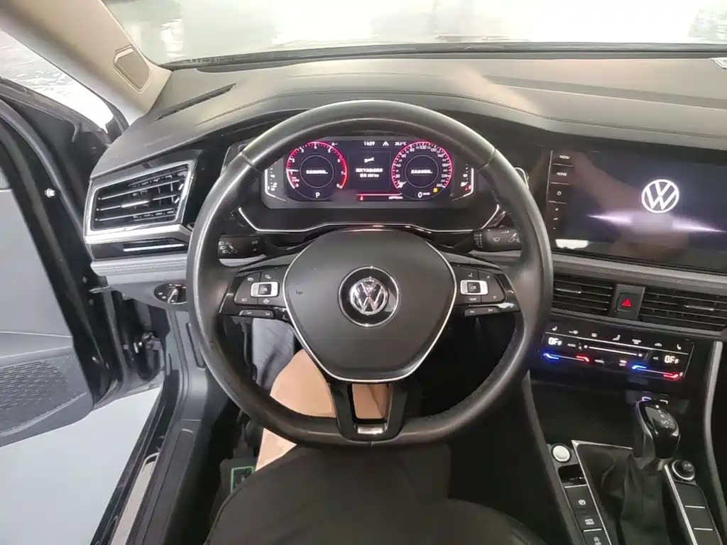Photo 11 - Volkswagen Sagitar
