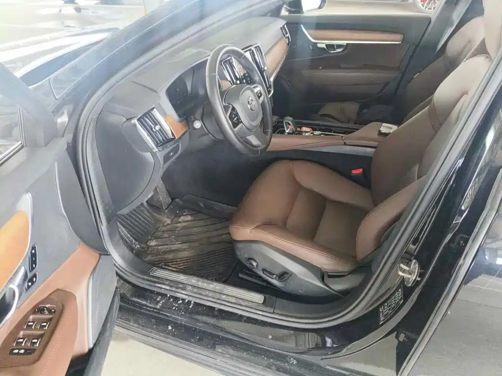 Фото 8 - Volvo S90