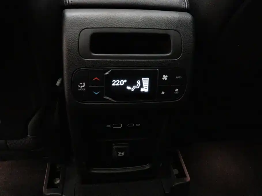 Фото 8 - Jeep Grand Commander
